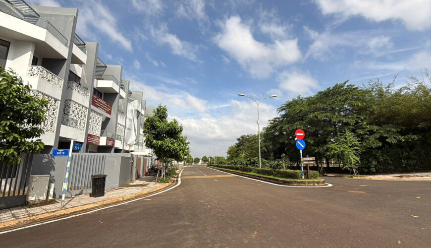 L087 nha thanh pho ca phe (4)